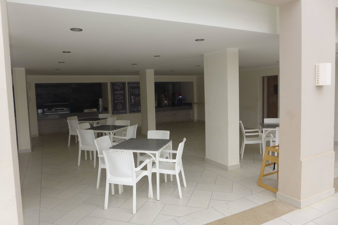 Pool-Cafeteria öffnet um 10:00 Uhr Jaz Aquaviva