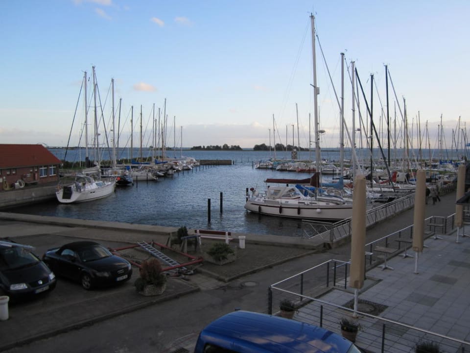 Blick vom Balkon auf den Yachthafen Yachthafen-Apartments Meerblick