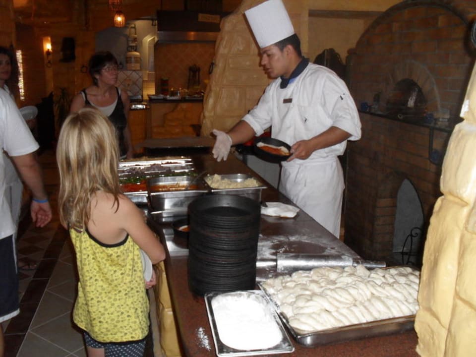 Pizza Pickalbatros Alf Leila Wa Leila Resort - Neverland Hurghada