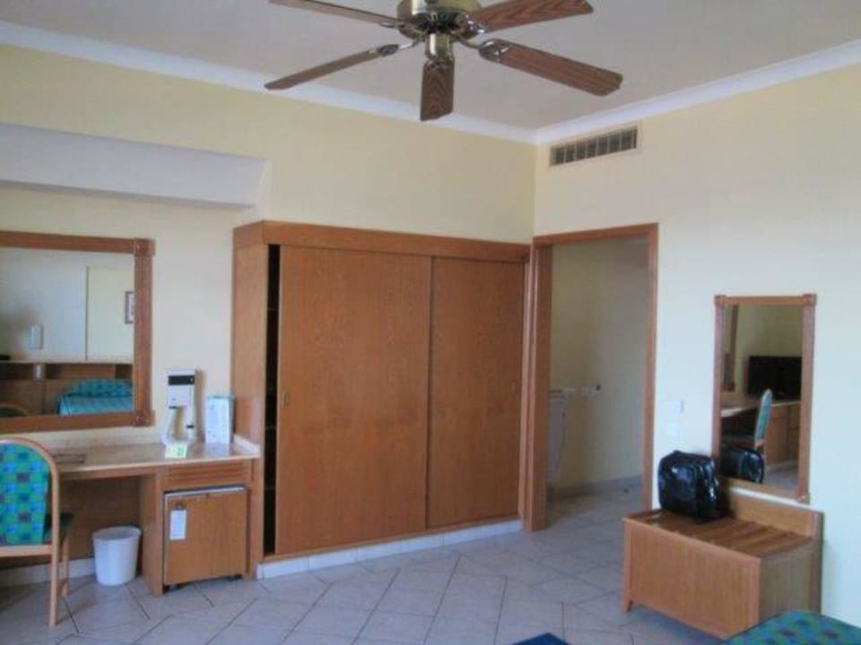 Blick vom Bett her Paradise Bay Resort Hotel