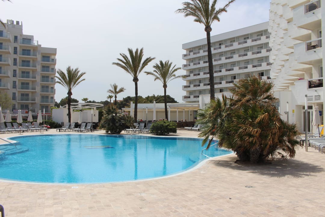 Hintere Ansicht mit Aussenpool Hipotels Flamenco