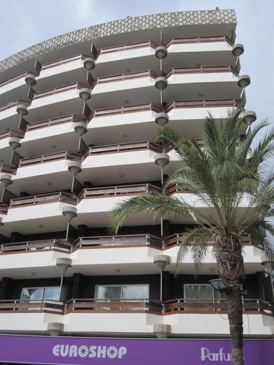 Das Hotel von aussen Bull Escorial & Spa