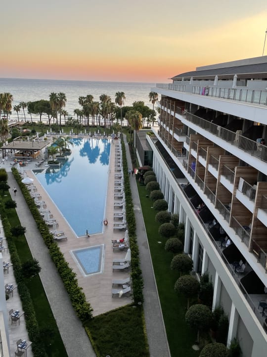 Ausblick Acanthus Cennet Barut Collection