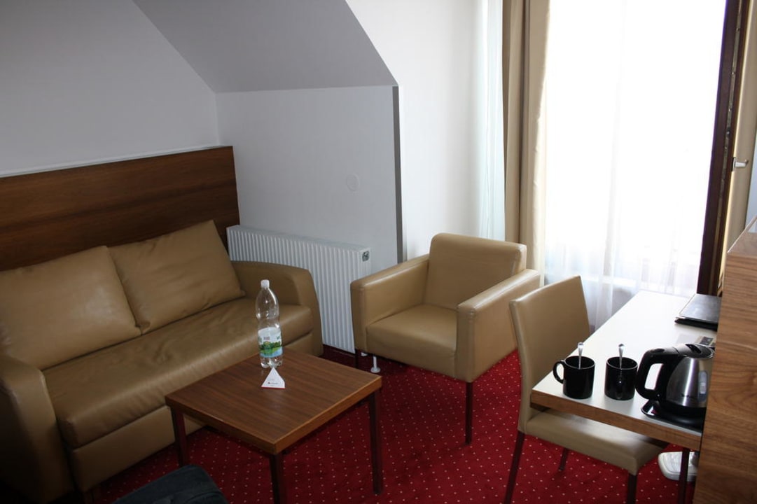 Sitzecke Zimmer 708 Austria Trend Hotel Anatol