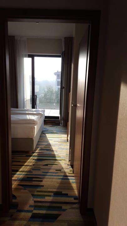Blick ins Schlafzimmer vom Flur aus Baltic Park Molo Apartmens