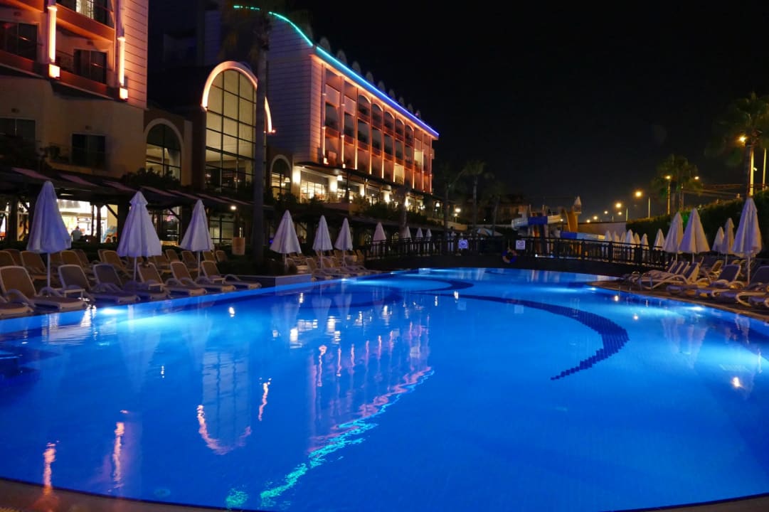 Pool Mary Hotel Side