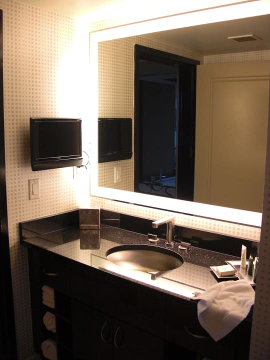 Bad  Hotel Elara - a Hilton Grand Vacations Hotel Center Strip