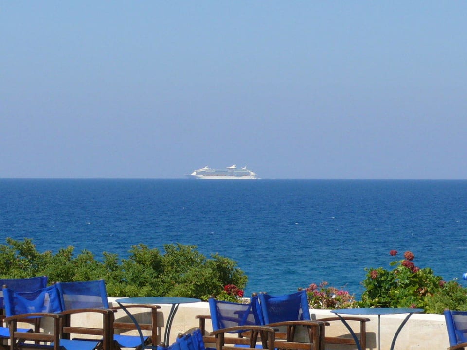 Der Liner von der Bar an der Plaza Fodele Beach & Water Park Holiday Resort