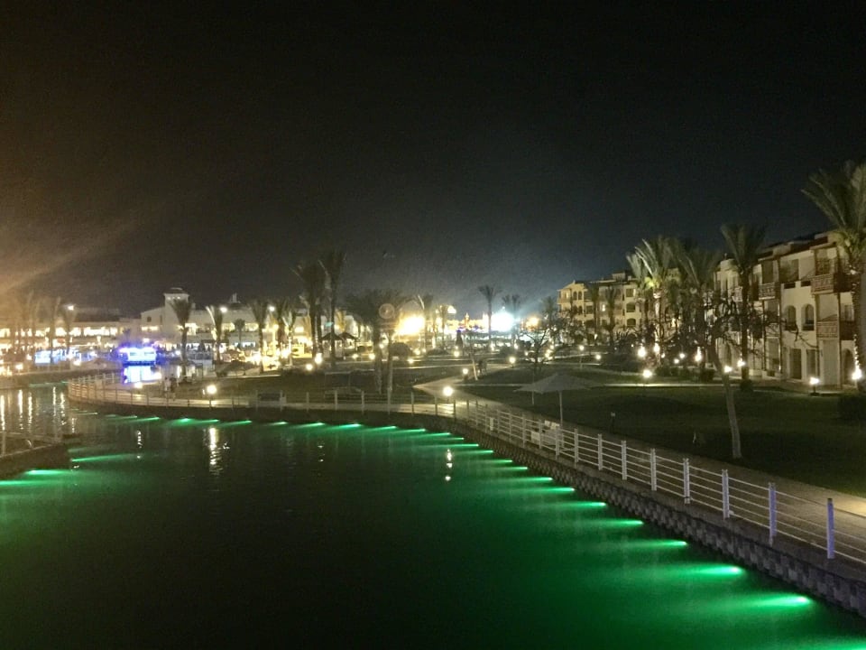Nachts beleuchtet  Pickalbatros Dana Beach Resort - Hurghada