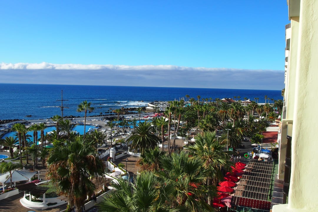 Blick vom Balkon über die Meerwasserschwimmbecken Hotel ValleMar