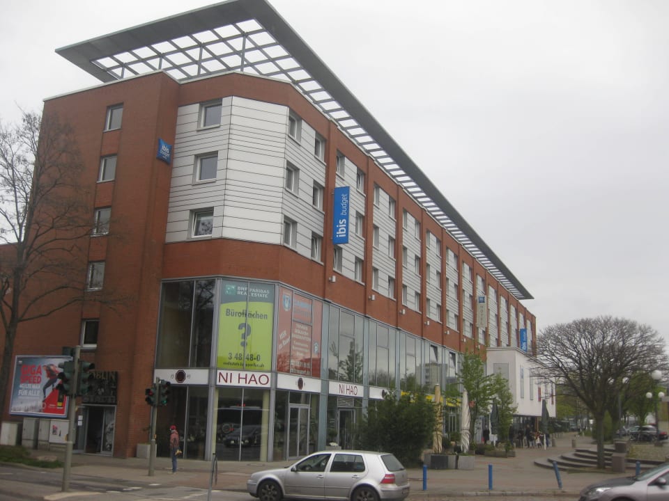 Das Hotel von außen gesehen ibis budget Hotel Hamburg City Ost