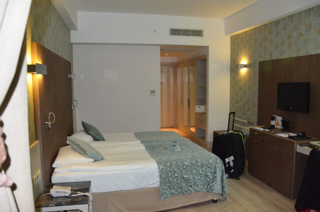 Schönes Zimmer Port Side Resort Hotel