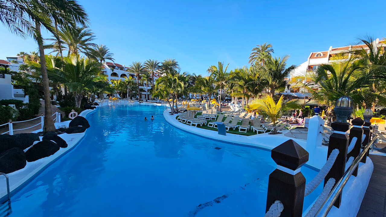 Pool Parque Santiago III Official