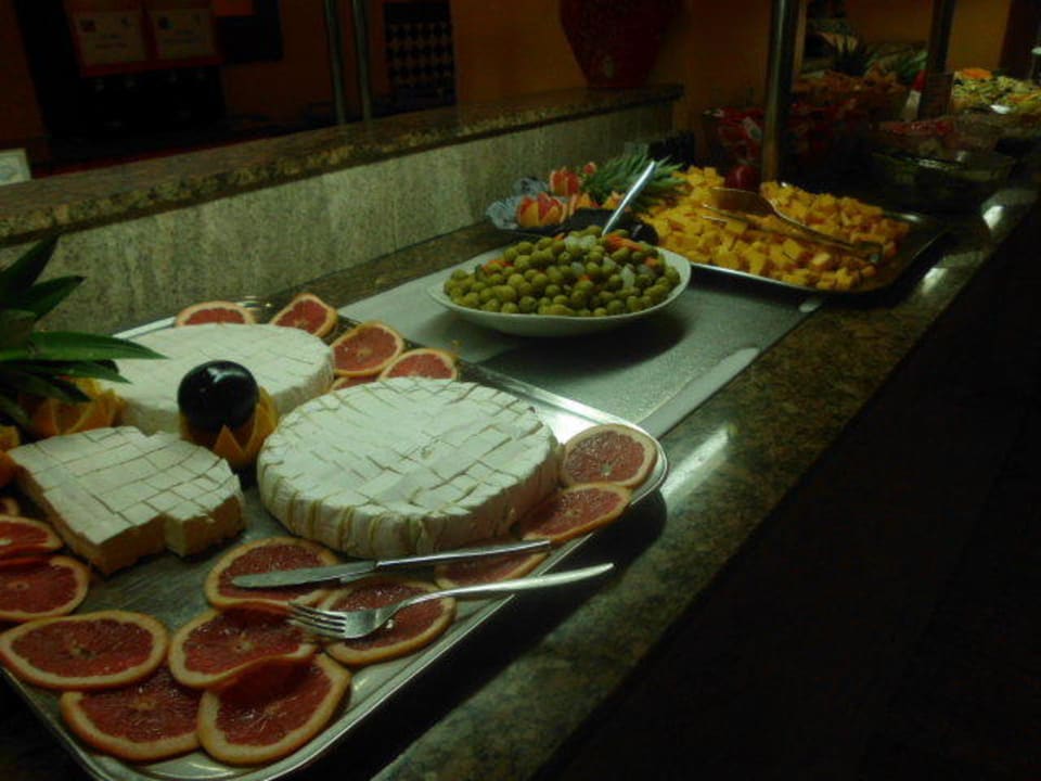 Leckeres Buffet am Abend Playacanela Hotel