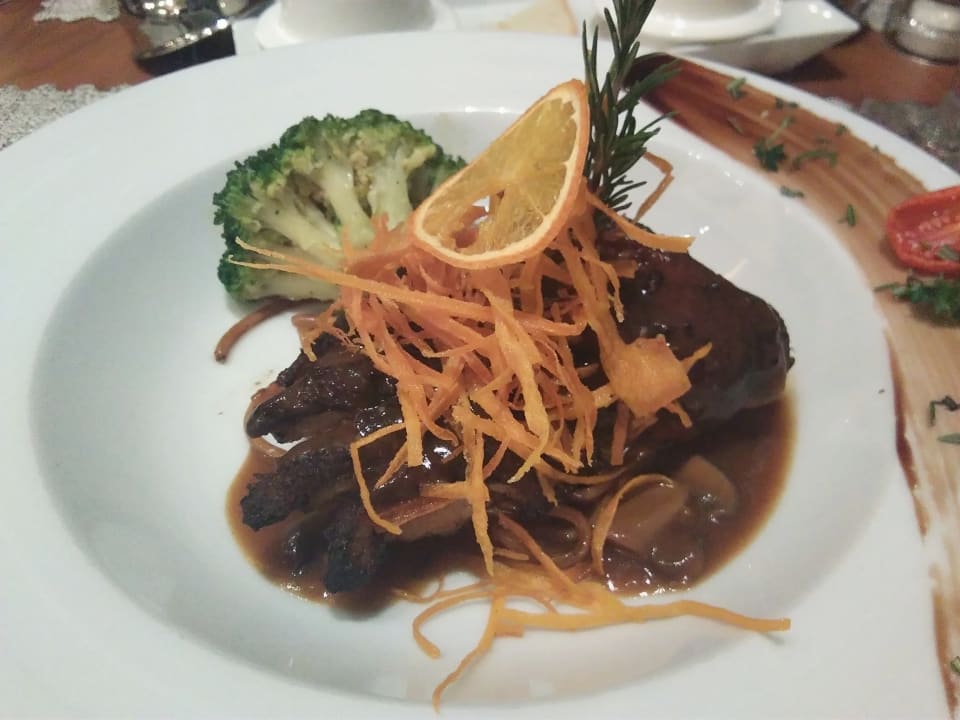 Gastro Acanthus Cennet Barut Collection