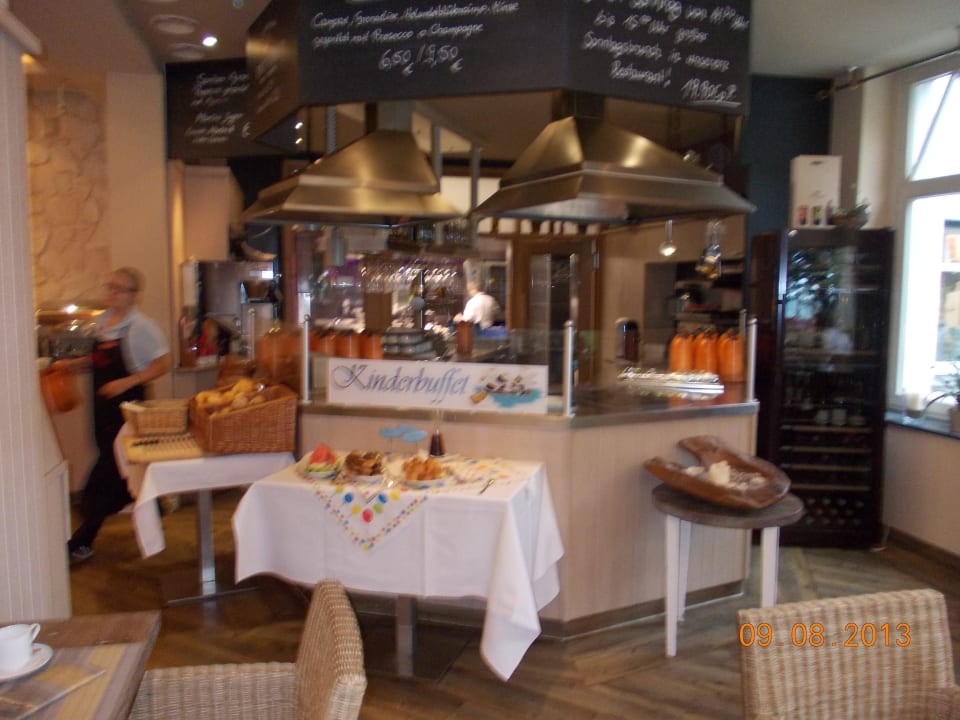 Frühstück im "Wolkenlos" Hotel Vier Jahreszeiten Kühlungsborn