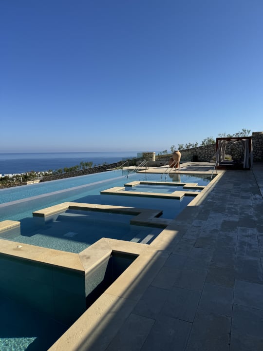 Pool The Royal Senses Resort, Curio Collection by Hilton