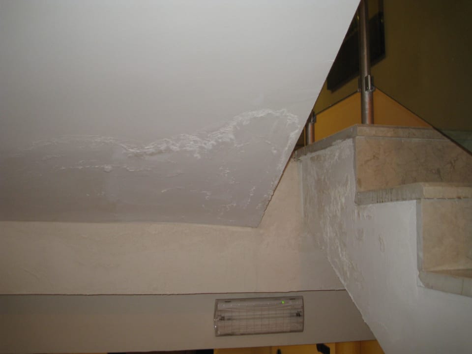 Schimmel imHausflur des Nebengebäudes am Relaxpool Voyage Belek Golf & Spa