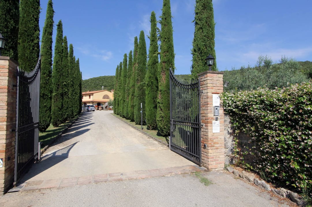Einfahrt Hotel Casolare le Terre Rosse