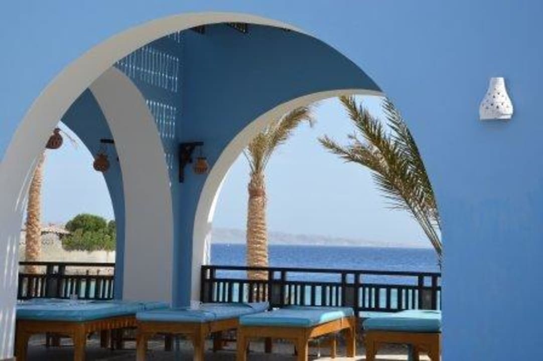 Ausblick vom Pool auf das Meer Arabella Azur Resort