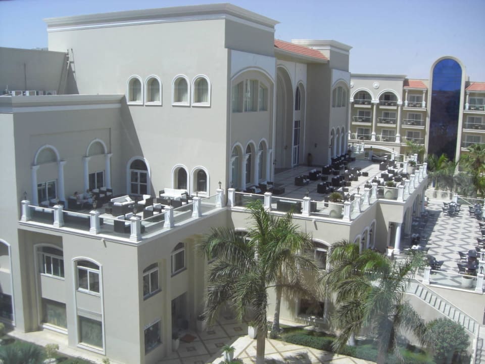 Вид на отель из номера Premier Le Reve Hotel & Spa