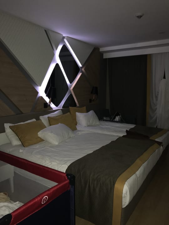 Zimmer Saturn Palace Resort Hotel