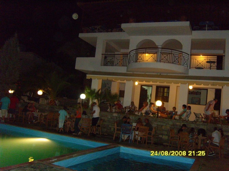 By Night! Glavas Inn Hotel