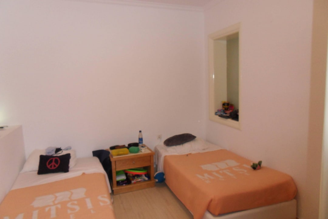 2. Schlafzimmer der Kinder Mitsis Rinela