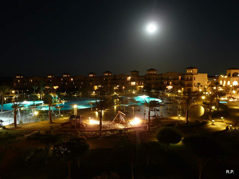 Am Abend Pensée Royal Garden Beach Resort
