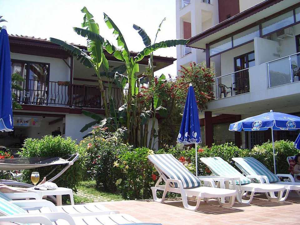 Pool und Garten Hotel Side Elis