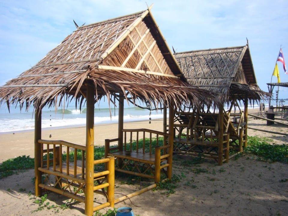 Bambushüttenrestaurant am Hotelstrand Khaolak Orchid Beach Resort