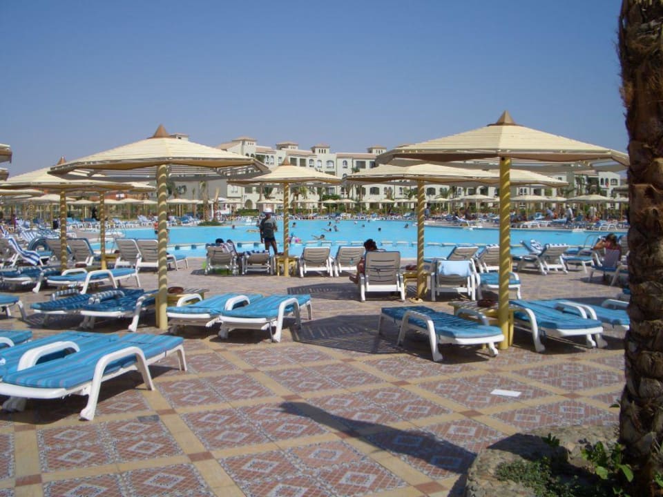 Am Pool Pickalbatros Dana Beach Resort - Hurghada