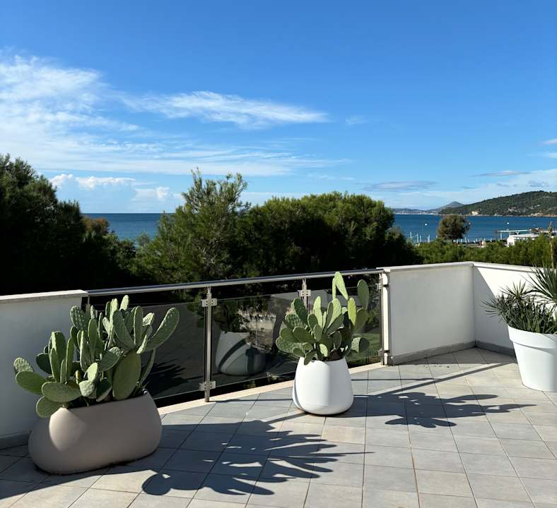 Außenansicht Dove il tramonto incontra il mare, attico panoramico a due passi dalla spiaggia