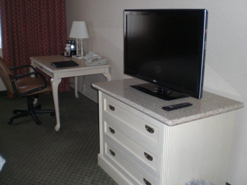 TV und Schreibtisch DoubleTree by Hilton Hotel Flagstaff