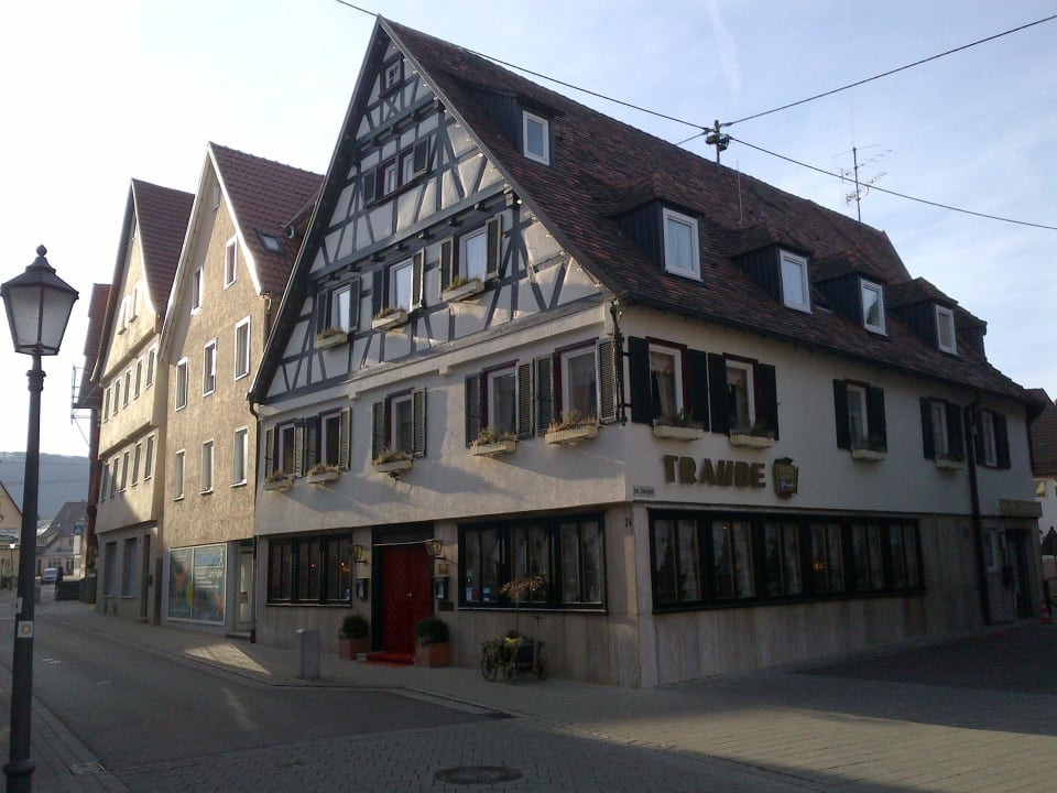 Das Hauptgebäude mit Restaurant Hotel Zur Traube