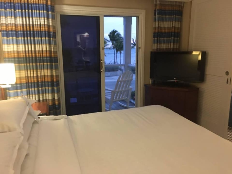 Suite - sep. Schlafzimmer mit Balkon Hotel Sheraton Suites Key West