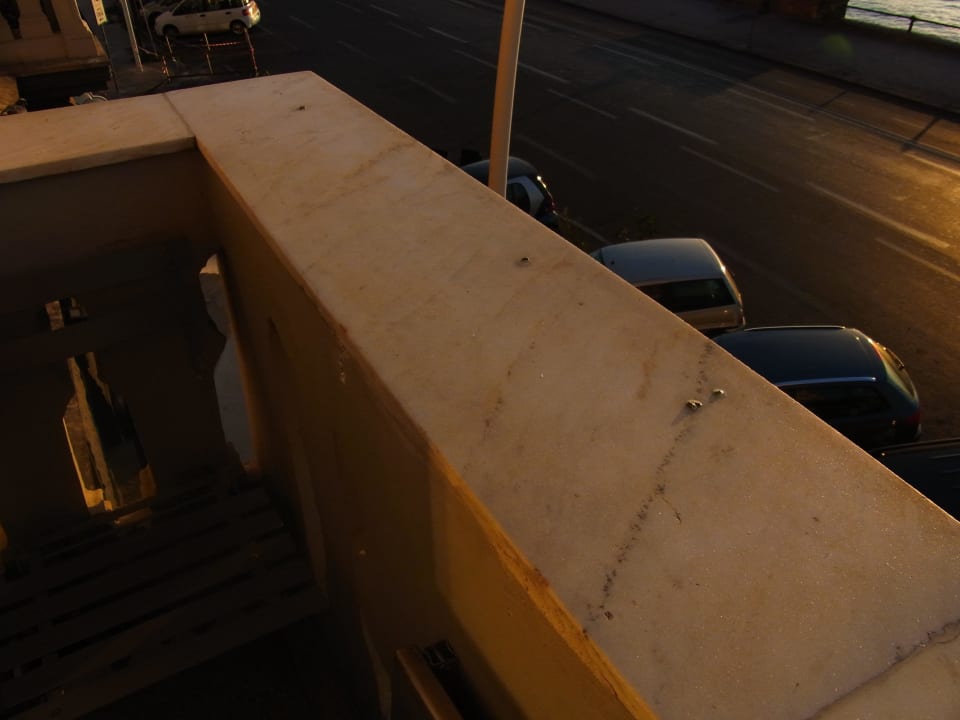 Brüstung mit Taubenkot Hotel Relais sul Mare