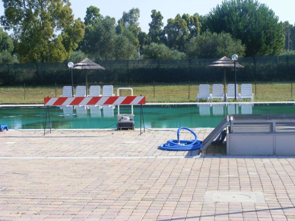 Pool und Objekt, unbedingt vor Buchung anschauen! Hotel Feriendorf Il Veliero