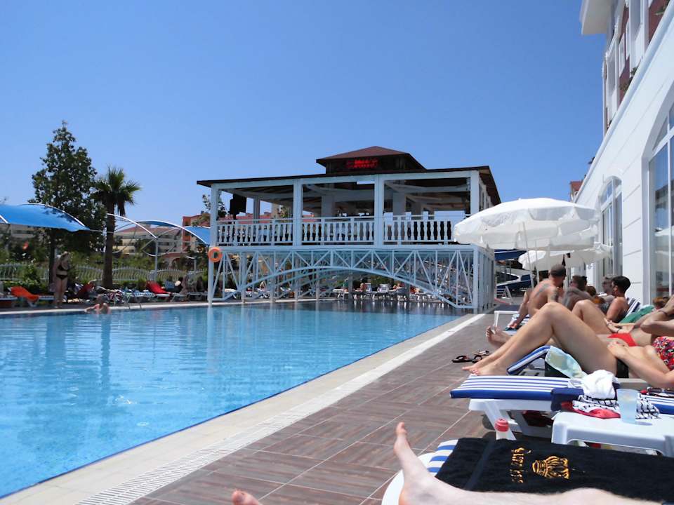 Der grosse Pool Side Royal Paradise Hotel