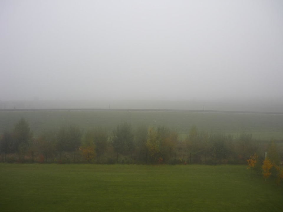 Vue sur autoroute A4 B&B Hôtel Marne-la-Vallée