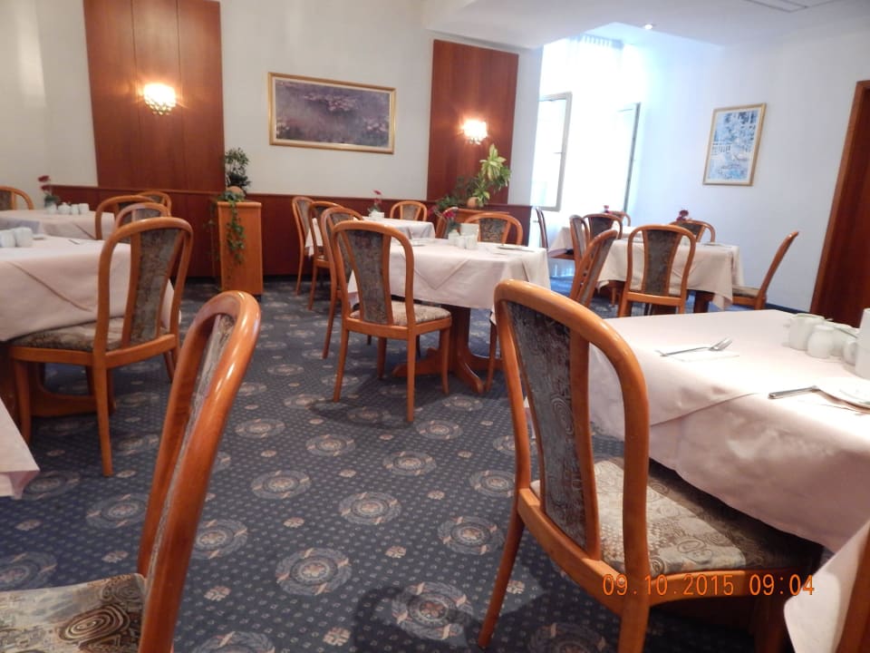 Im Frühstücksraum Hotel am Dom