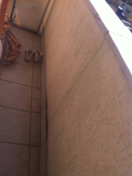 Dreckige und siffige Balkonwand Relax Inn Health & Spa