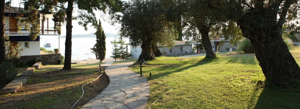 Hotel Garden path to the beach Xenia Ouranoupolis