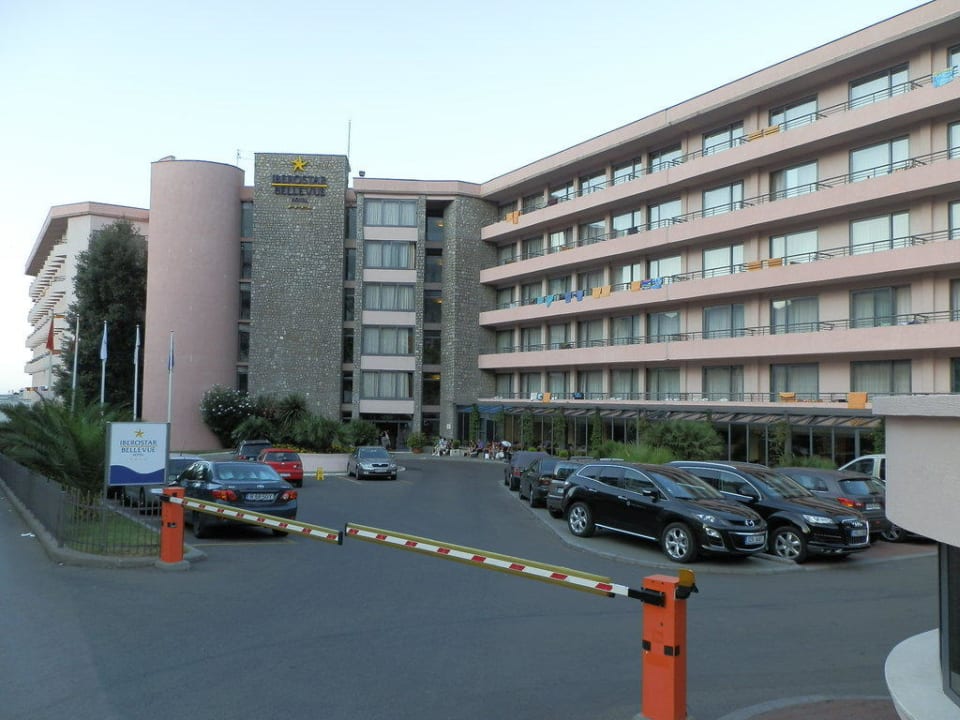 Parking Iberostar Waves Bellevue