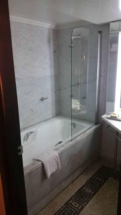 Badewanne/Dusche Mövenpick Hotel & Casino Malabata Tanger