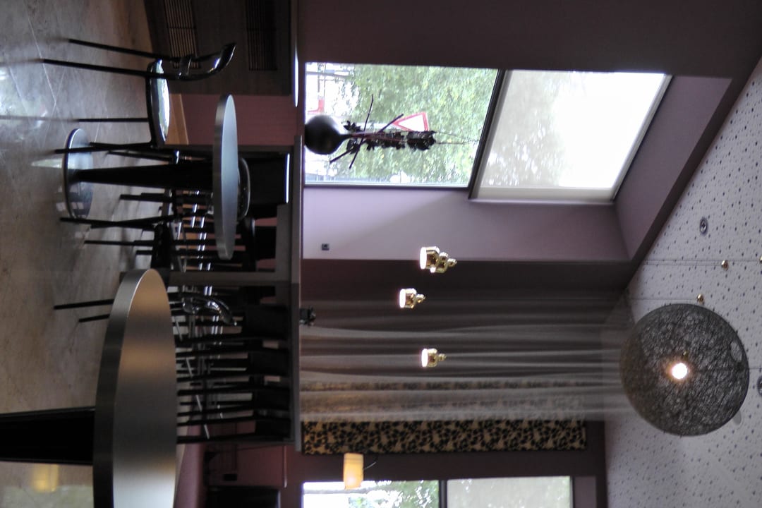 Hinterer Lobbybereich Aparthotel Adagio Vienna City