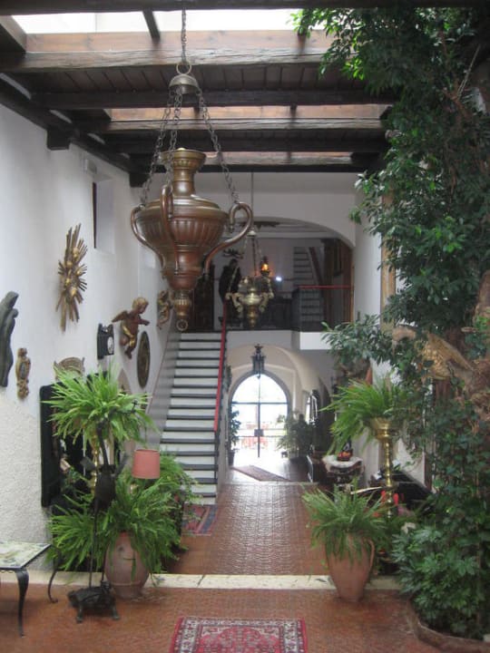 Eingang vom Schlosshotel Schloss Hotel Korb