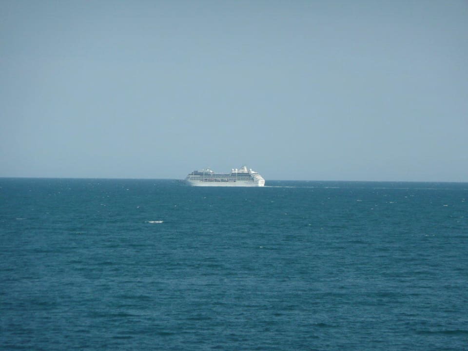 Wenn ein Schiff vorrüber fährt Hotel Palace, Sunny Day Resort