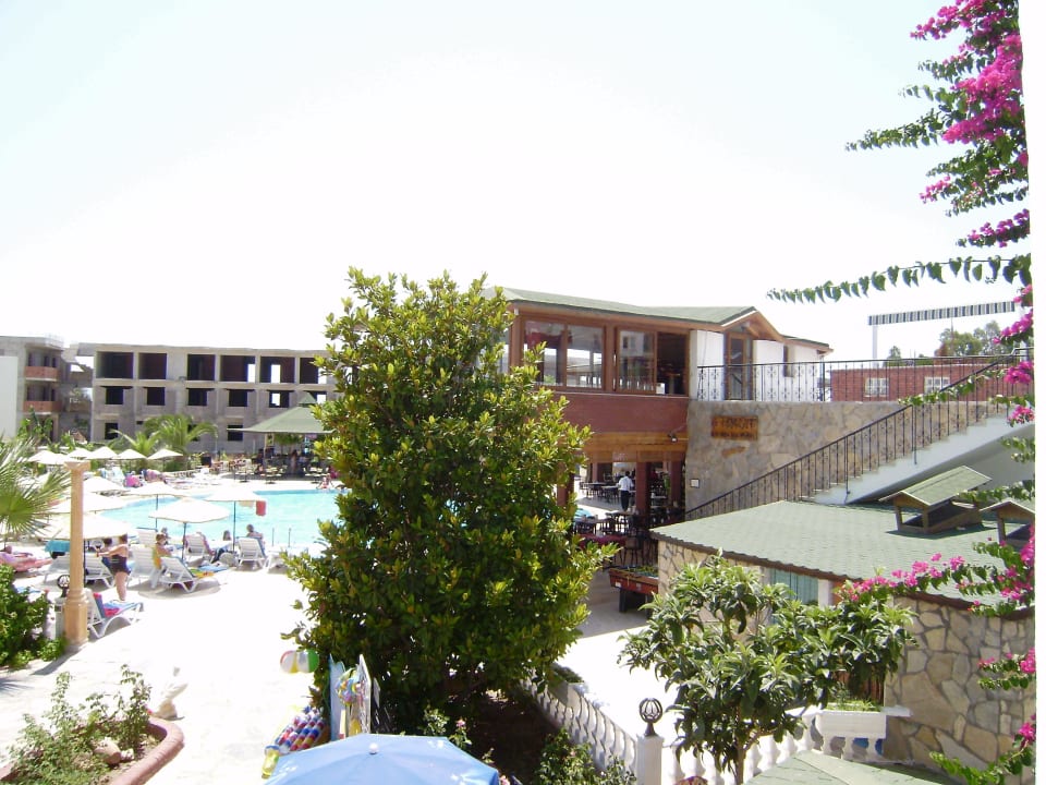 Widok z pokoju Hotel Bendis Beach