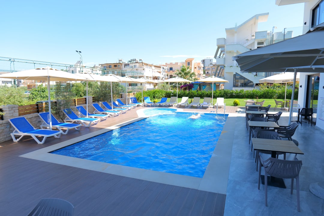 Pool Alexander Hotel